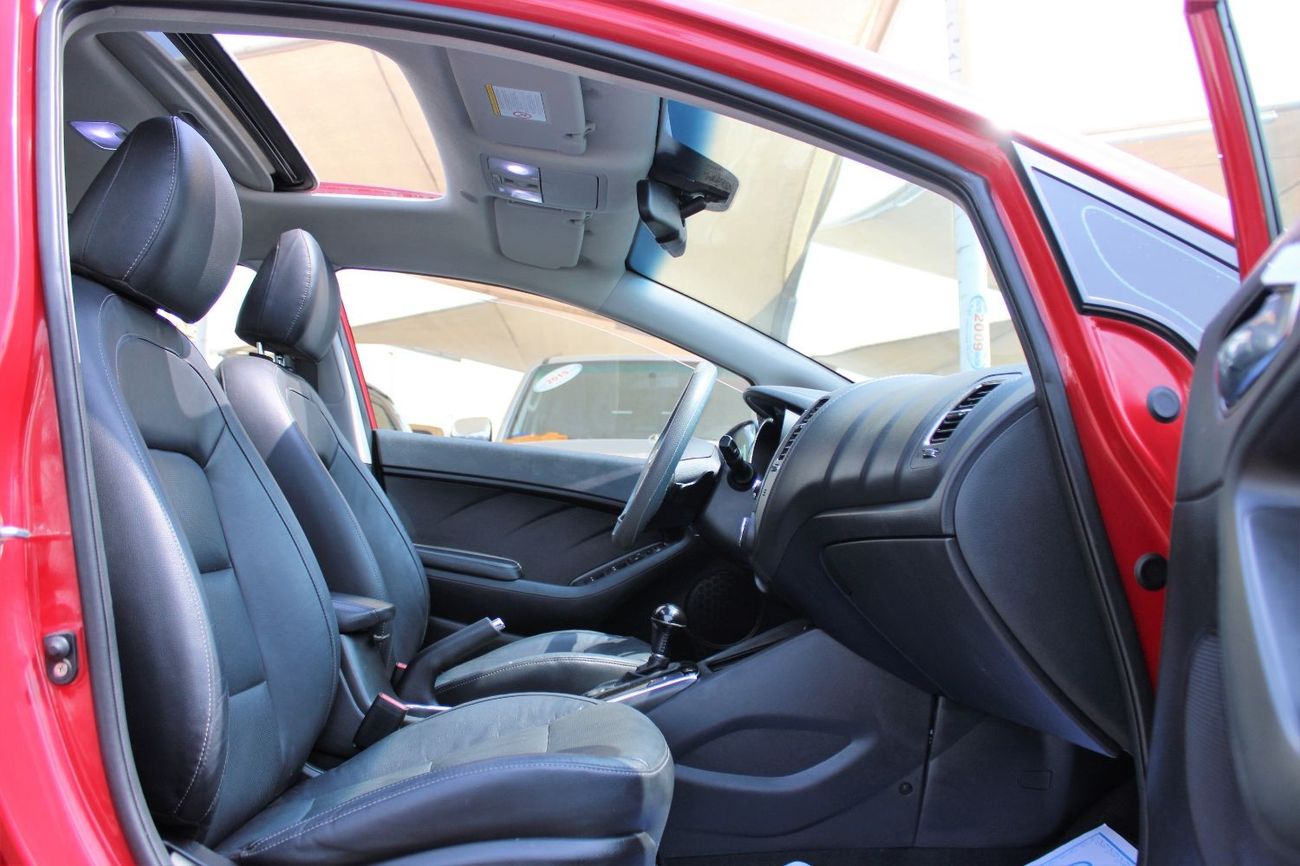 Kia Cerato LX GCC- ACCIDENT FREE - CAR IS IN PERFECT CONDITION INSIDE OUT