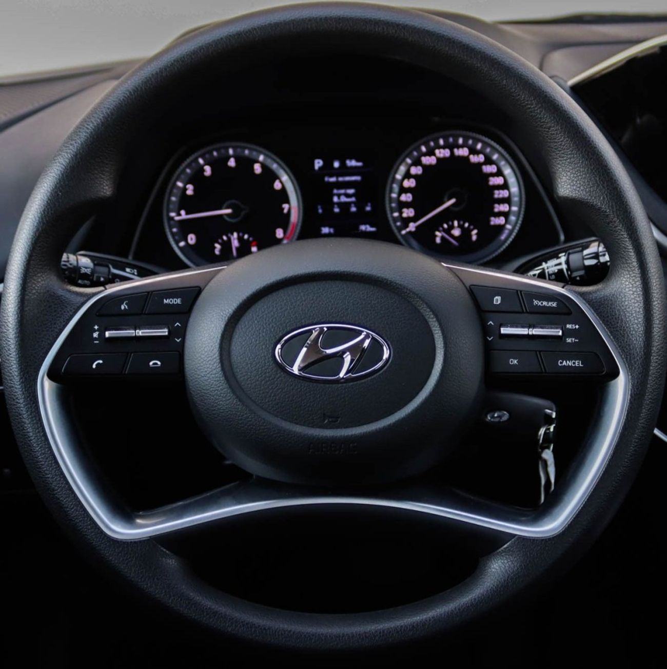 هيونداي سوناتا هيوانداى سوناتا 2023  خليجى  بحاله ممتازه  وبدون حوادث ممشى 40000 KM وبمحرك 2.5L وبسعر 58000 درهم