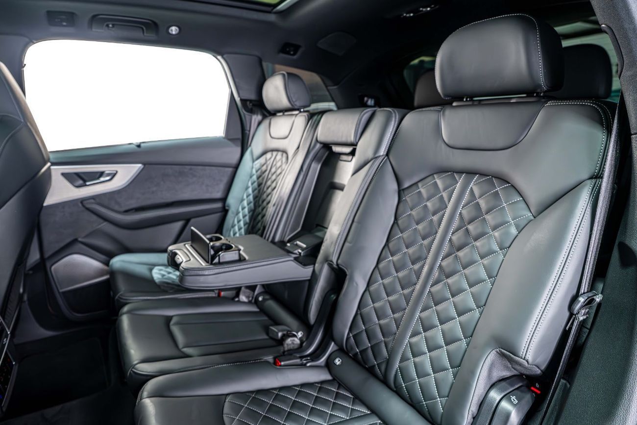 Audi SQ7 2025-Twin Turbo V8-Al Nabooda Warranty-Exclusive Color-Sports Exhaust-22 Inch Rims