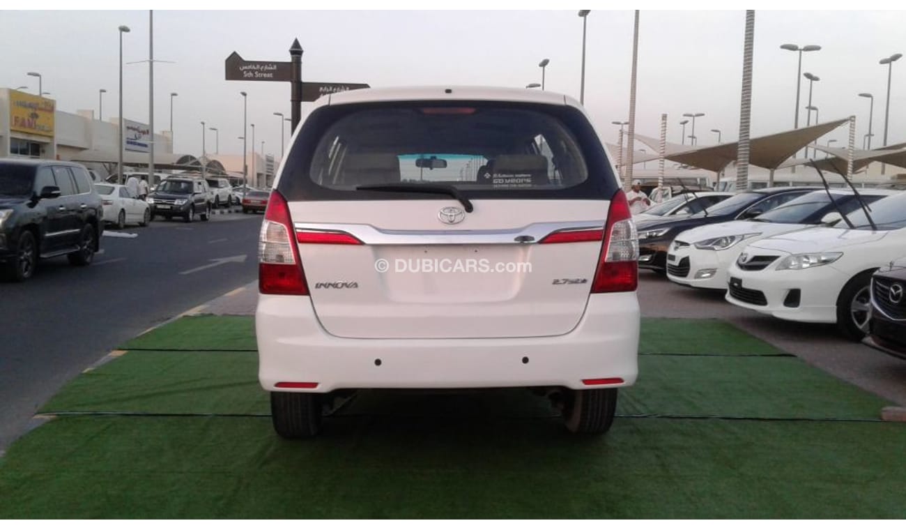 تويوتا إينوفا ابيض خليجى 2015 فتحة سقف رقم 1فل ابشن كامل بحالة جيدة