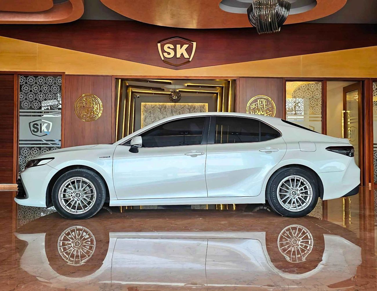 Toyota Camry CAMRY/LE HEV HYBRID 2.5L/1YR WARANTY /FSH/SINGLE USER/ 962 MONTHLY/LOT#94659