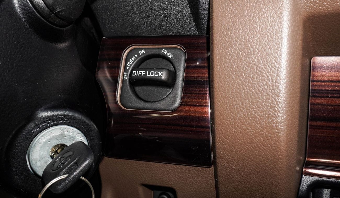 Toyota Land Cruiser Pick Up 4.0L V6 Double cabin A/T