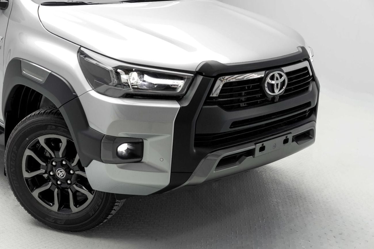 تويوتا هيلوكس Adventure 4.0 - Silver Metallic Inside MLM Black | Export Only