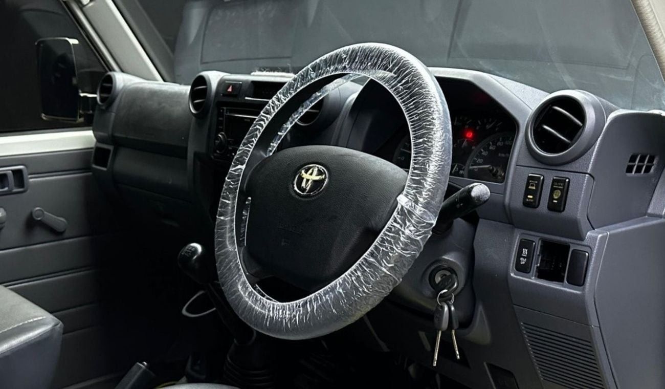 تويوتا لاند كروزر 70 Diesel 4.5 Liter Right Hand Drive Manual Gear Leather Seats