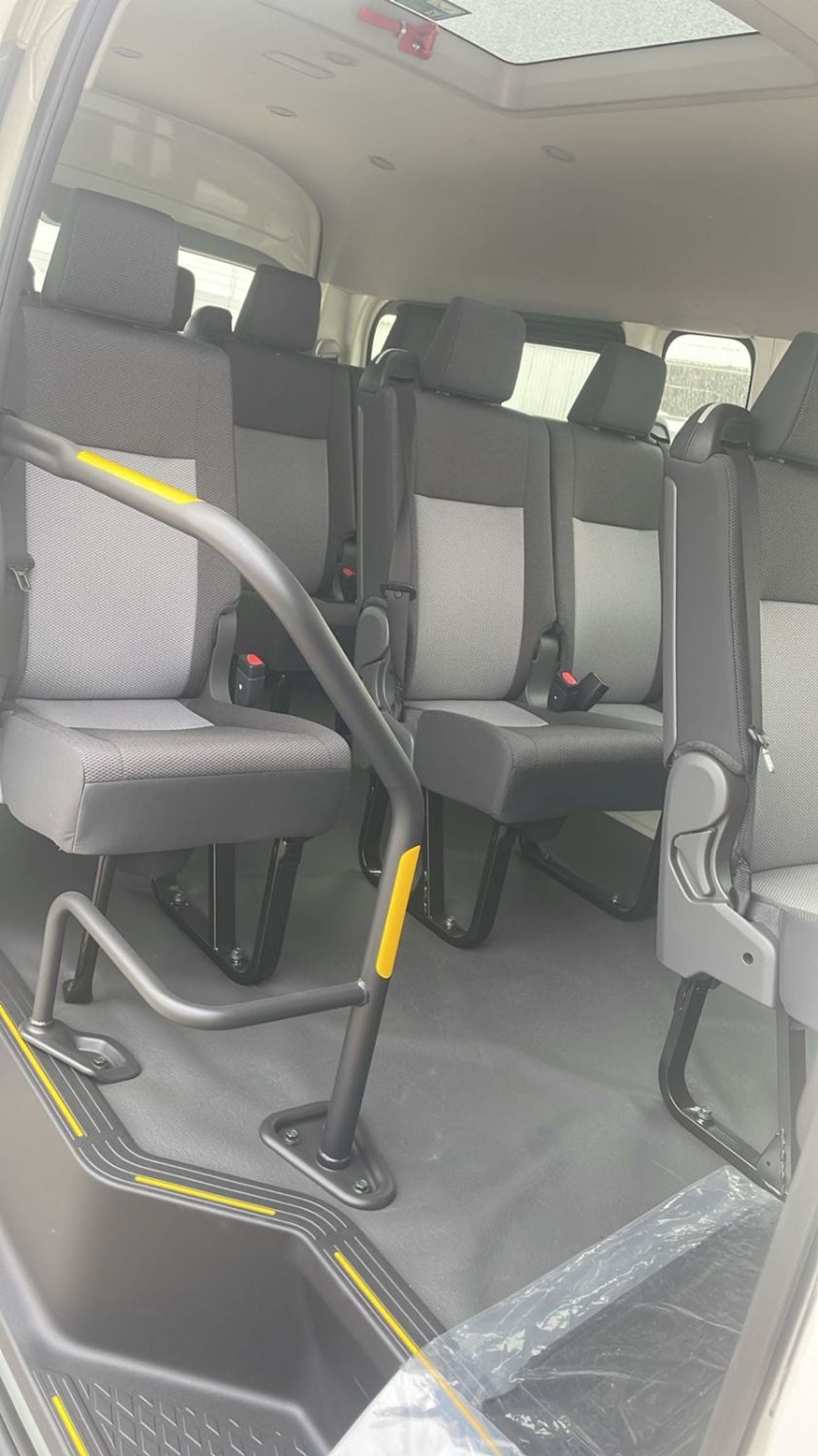 Toyota Hiace Toyota Hiace Toyota Hiace High roof 3.5L Petrol MT 13 Seaters-SUNROOF -SUPPORT HANDRAILS  2026 MODEL