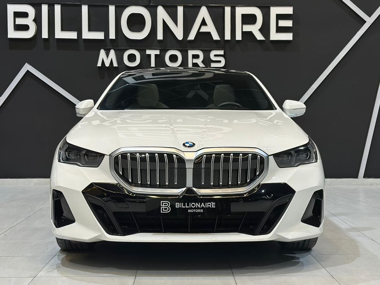 BMW 520i Executive 1.6L BMW 520i M-Kit | 2024 | KOREAN SPACE