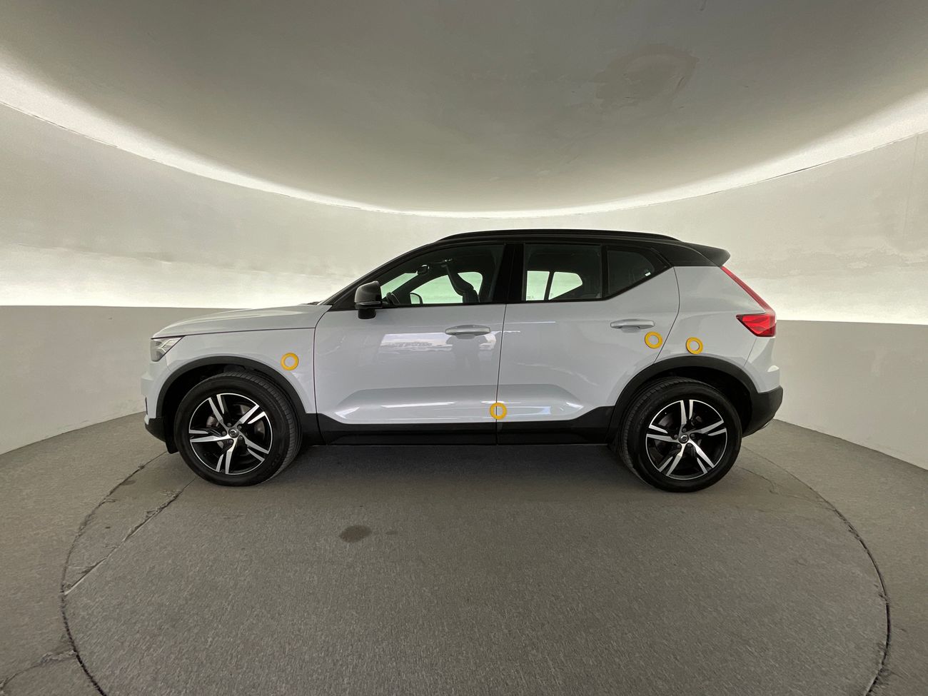 فولفو XC 40 T5 R Design | شامل الضمان | 0 ﺪﻔﻋﺓ ﺃﻮﻟﻯ