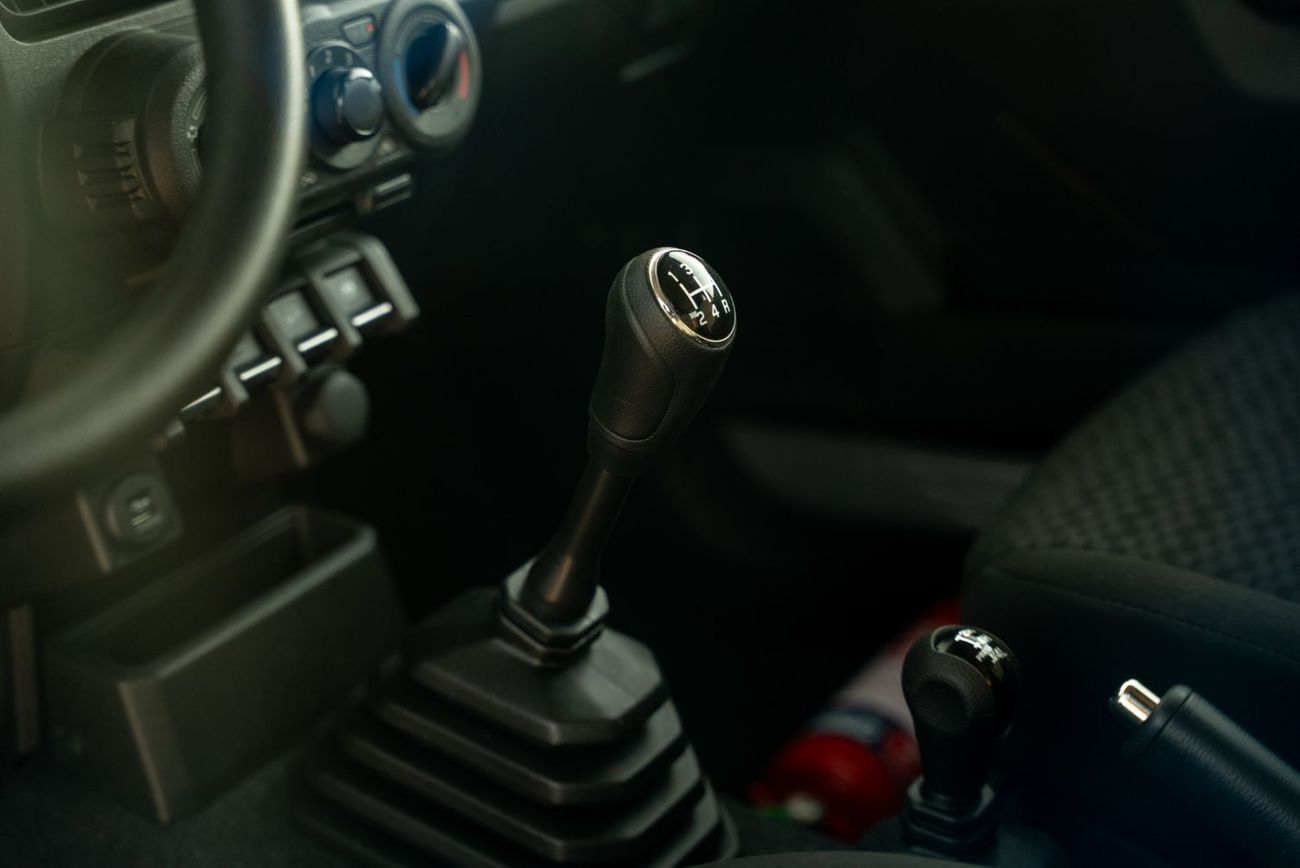 سوزوكي جيمني 1.5L GL (M/T)