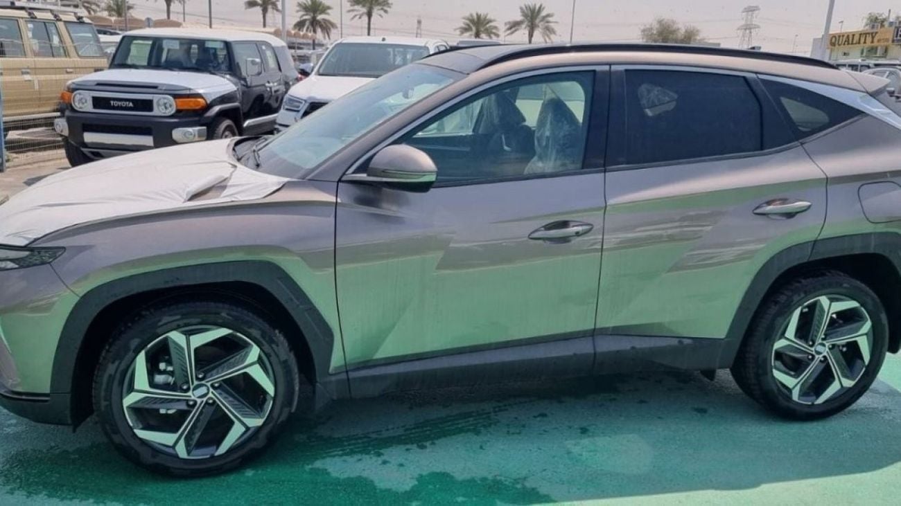 Hyundai Tucson 2022 Hyundai Tucson 1.6L Full Option Leather seat , Big screen , 4 cameras Auto Trunk 4cyl Petrol, A