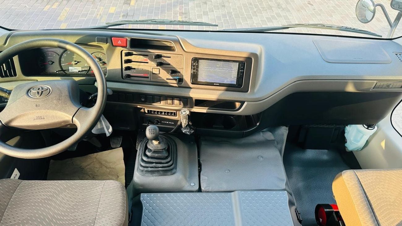 تويوتا كوستر 4.0L DIESEL 23 SEATER MANUAL TRANSMISSION