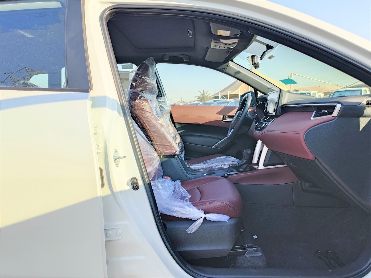 تويوتا كورولا كروس 1.8L HYBRID / LEATHER SEATS / DVD+CAMERA / SUNROOF (CODE # TCCH-01)