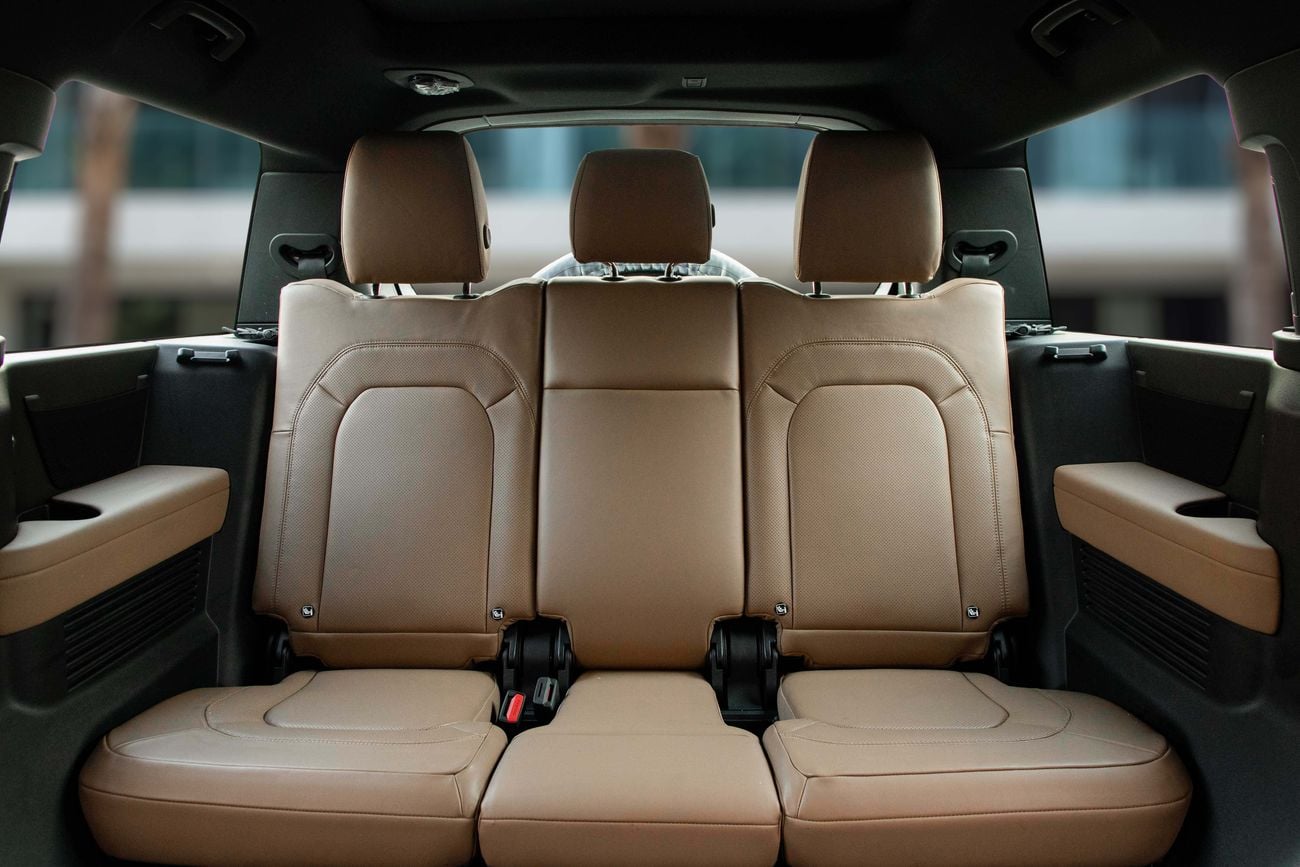 لاند روفر ديفندر Defender 130 | 6,463 P.M | 0% Downpayment | Land Rover Warranty