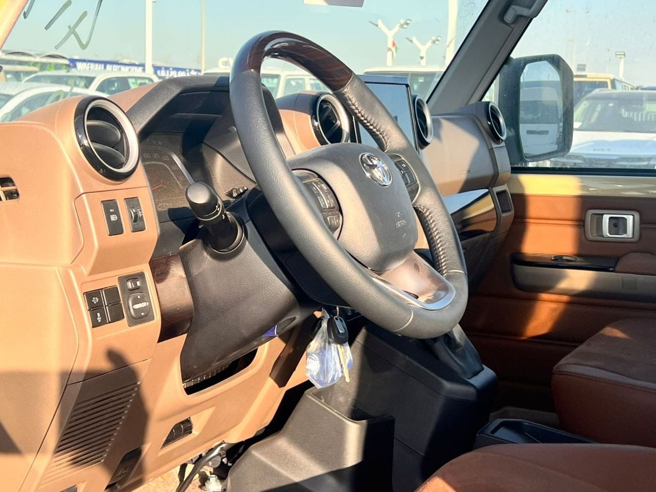 تويوتا لاند كروزر بيك آب Hard Top Std 4.0L