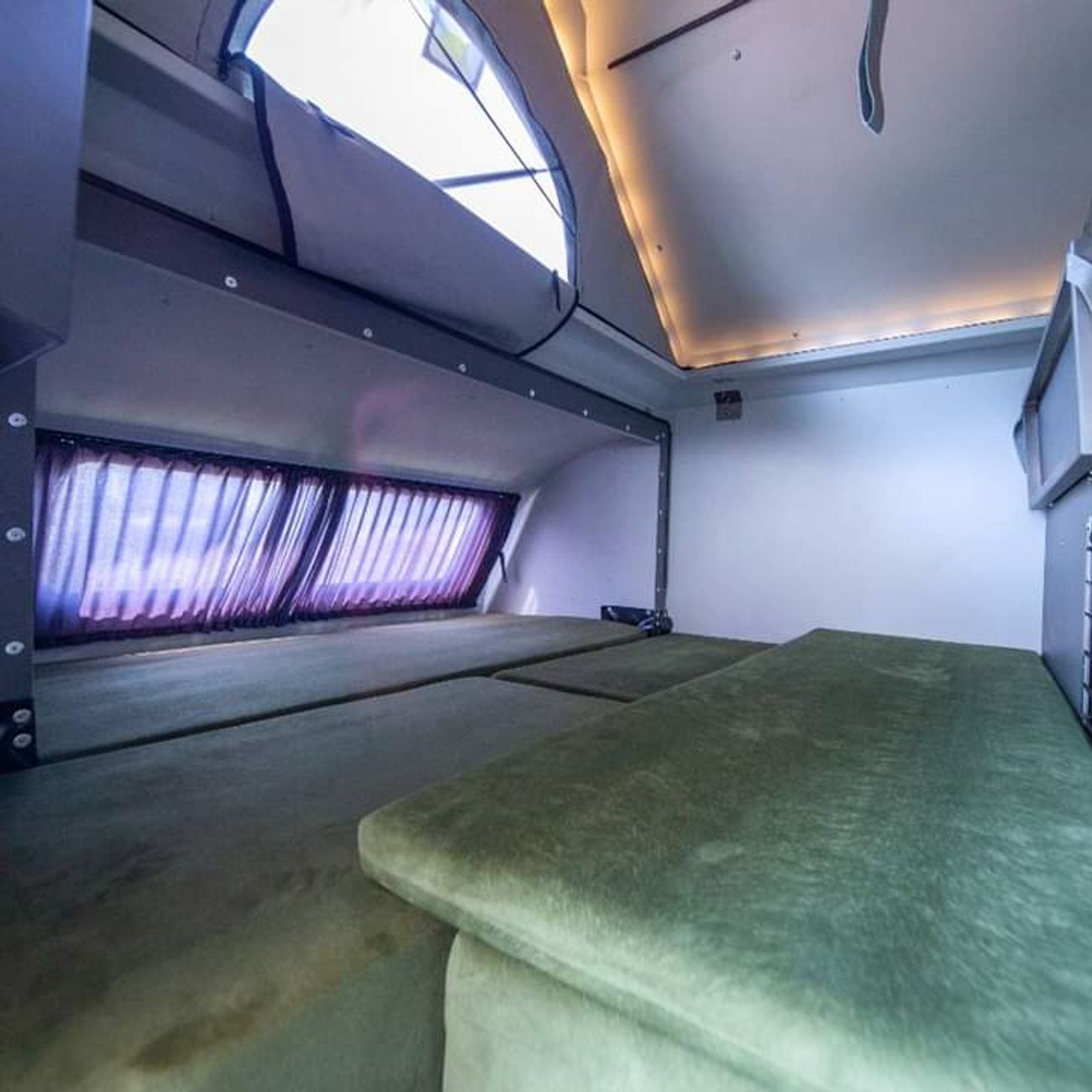 تويوتا هيلوكس DC 2.4L 4WD DIESEL MANUAL TRANSMISSION