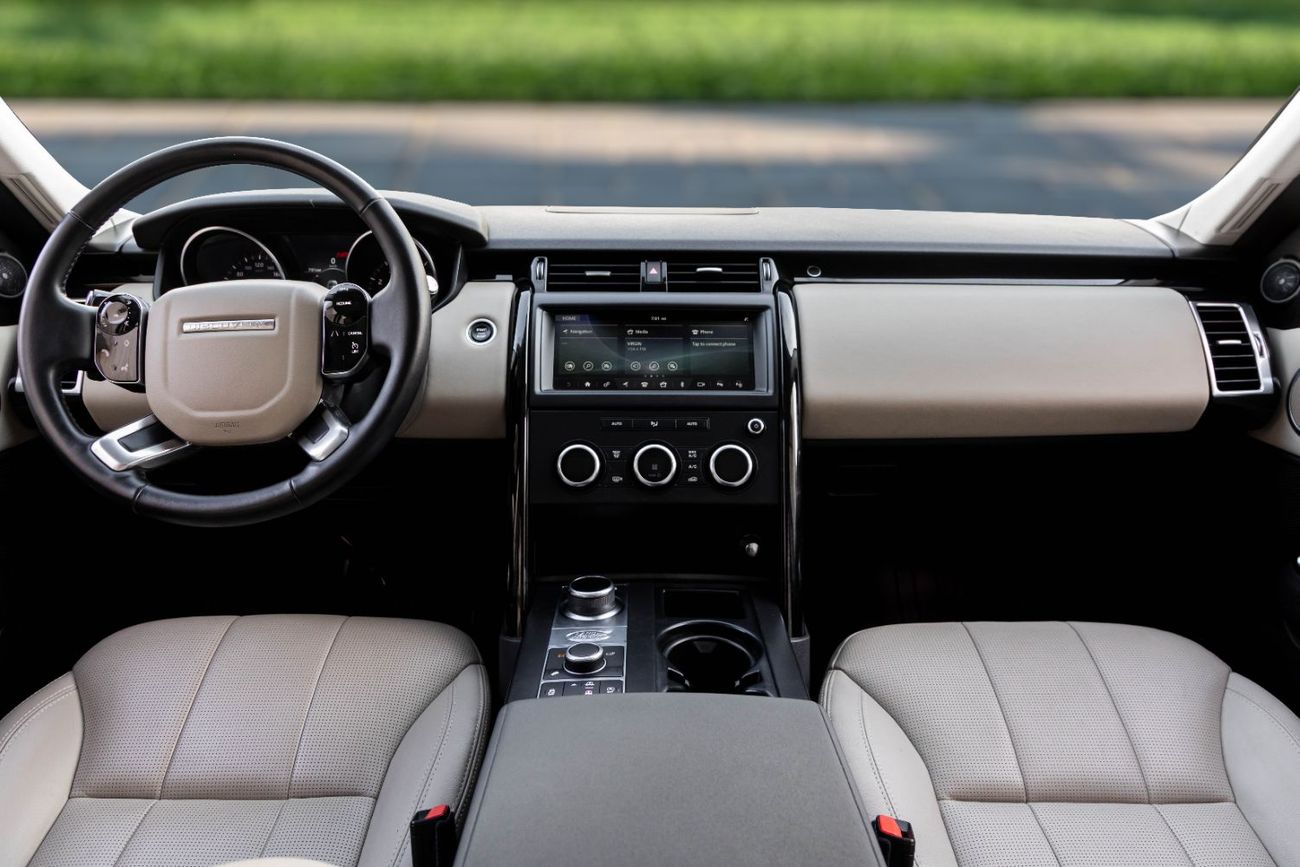 Land Rover Discovery | 2,056 P.M  | 0% Downpayment | Full Agency History | Side Step!