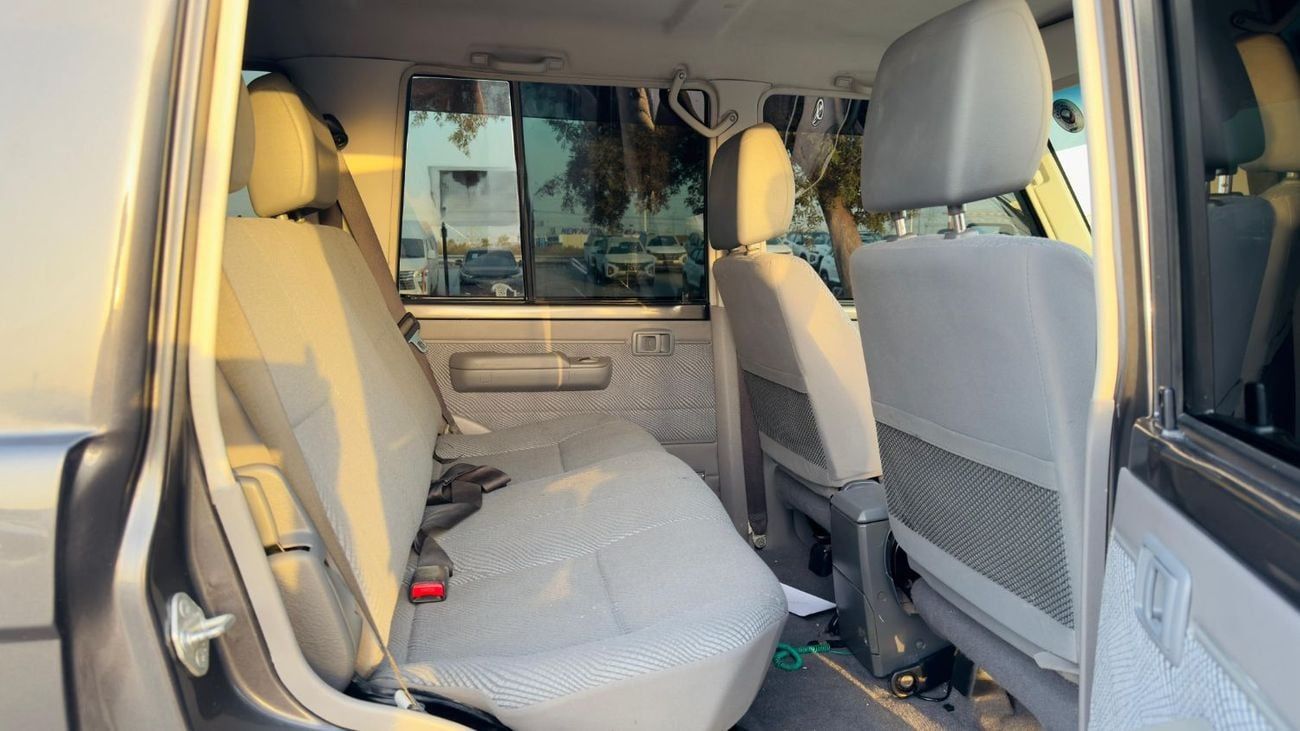 Toyota Land Cruiser 70 OFF-ROAD READY | RHD | MANUAL TRANSMISSION | 4500CC DIESEL | 2015 | BULL BAR + LED LIGHTS | ROOF RAC