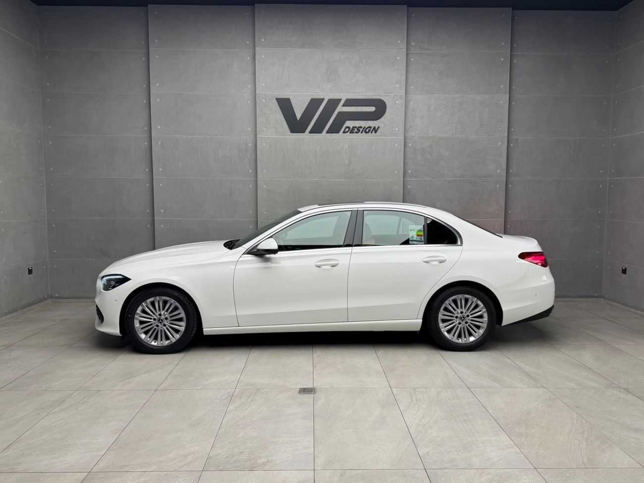 Mercedes-Benz C 200 Premium 2.0L Premium 1.5L