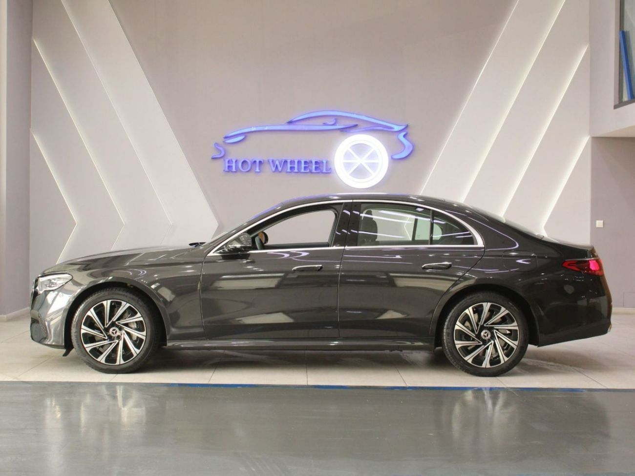 Mercedes-Benz E300 - E300e |  2024 Low mileage