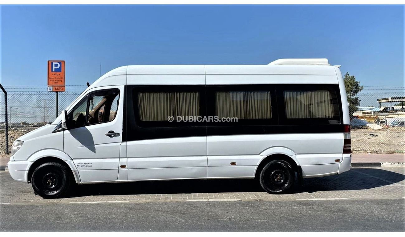 مرسيدس بنز سبرينتر باص سبرينتر 18 راكب خليجي مع ثلاجه و تلفزيون