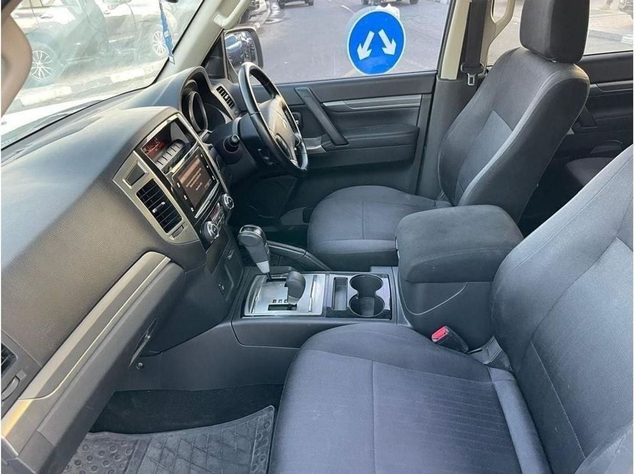 ميتسوبيشي باجيرو Diesel 3.2 Liter Right Hand Drive Automatic 7 Seater Leather sea