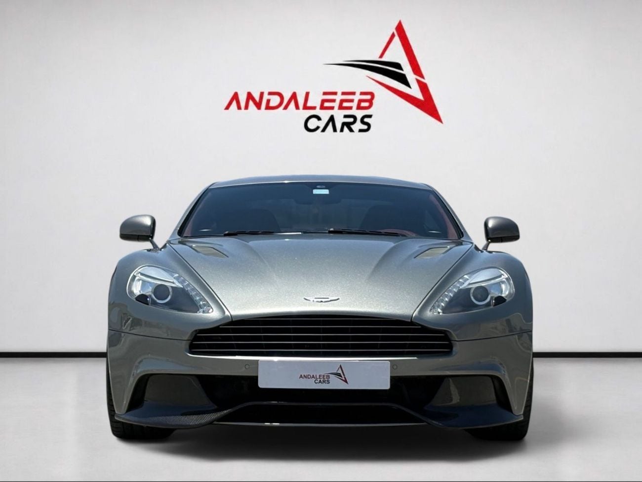 أستون مارتن فانكويش STD ASTON MARTIN VANQUISH | V12 | 2014 | GCC SPECS