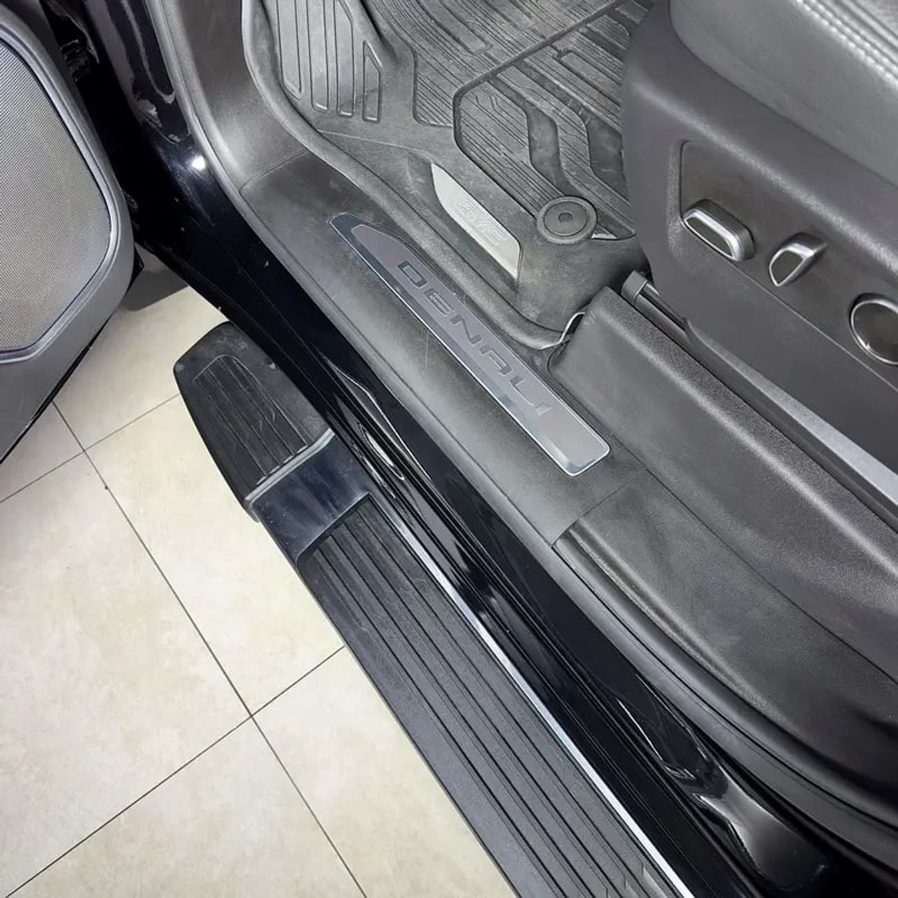 GMC Sierra V8 6.6L diesel Denali 2500 HD DIESEL LONG