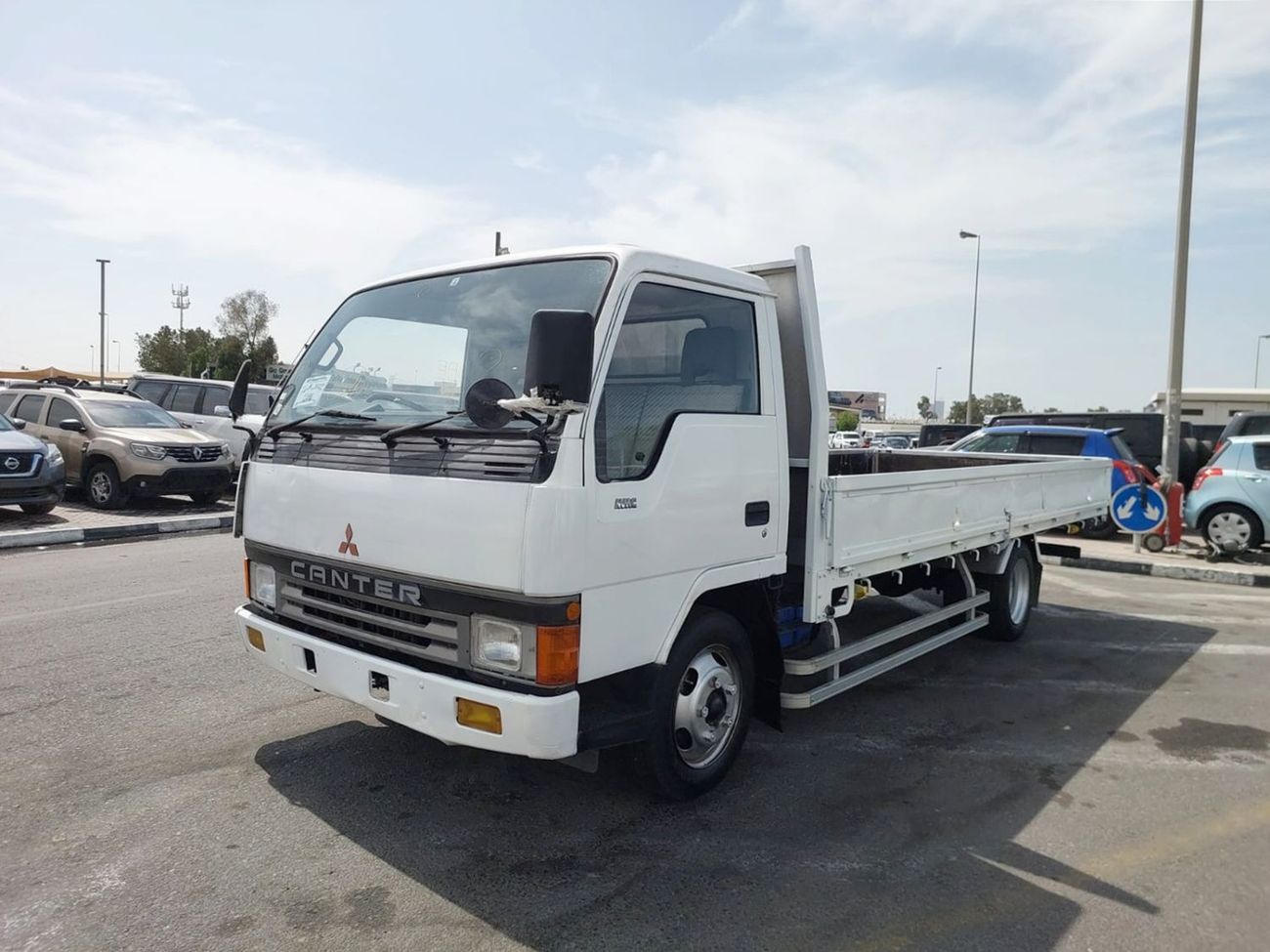 Mitsubishi Fuso Canter (RAMADAN OFFER) MITSUBISHI CANTER TRUCK RHD 1990 MODEL 3.9 L DIESEL MANUAL(PM40199)