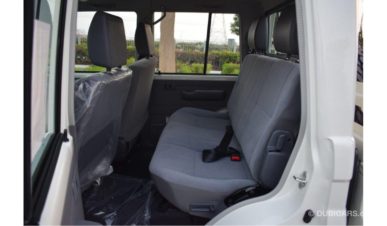 Toyota Land Cruiser Pick Up 79 DOUBLE CAB V8 4.5L TURBO DIESEL 4WD MANUAL TRANSMISSION
