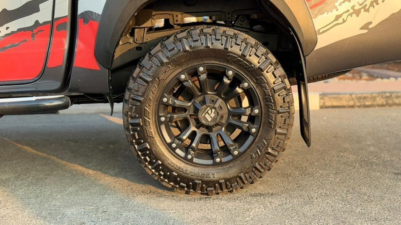 تويوتا هيلوكس OFF ROAD MODIFIED | BULL BAR WITH HEAVY FOCUSED LIGHTS | AUTOMATIC TRANSMISSION | REAR VIEW CAMERA |