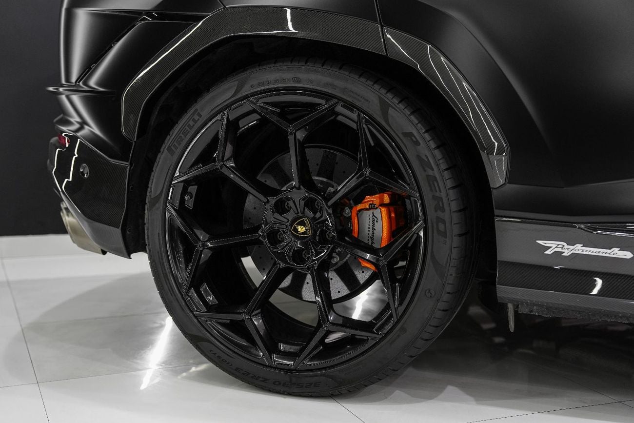 Lamborghini Urus 4.0T V8 Performante Rear Seat Entertainment, Carbon Fiber Pack, Lamborghini Warr + Serv!!