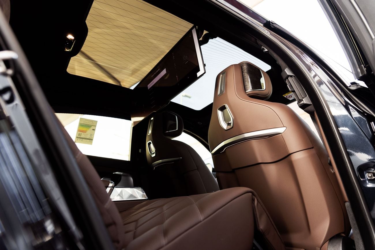 BMW 735i BMW 735i M Sport Individual – 2026 | GCC | 2 YEARS WARRANTY | Only 2,044 KM | AED 399,000
