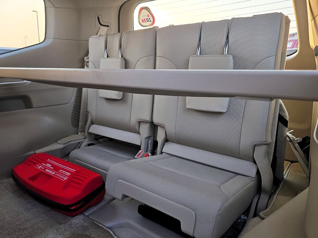 تويوتا لاند كروزر GXR Toyota Land Cruiser LC300 AERO S 4.0L A/T V6 4WD GCC White Color 2026 Model