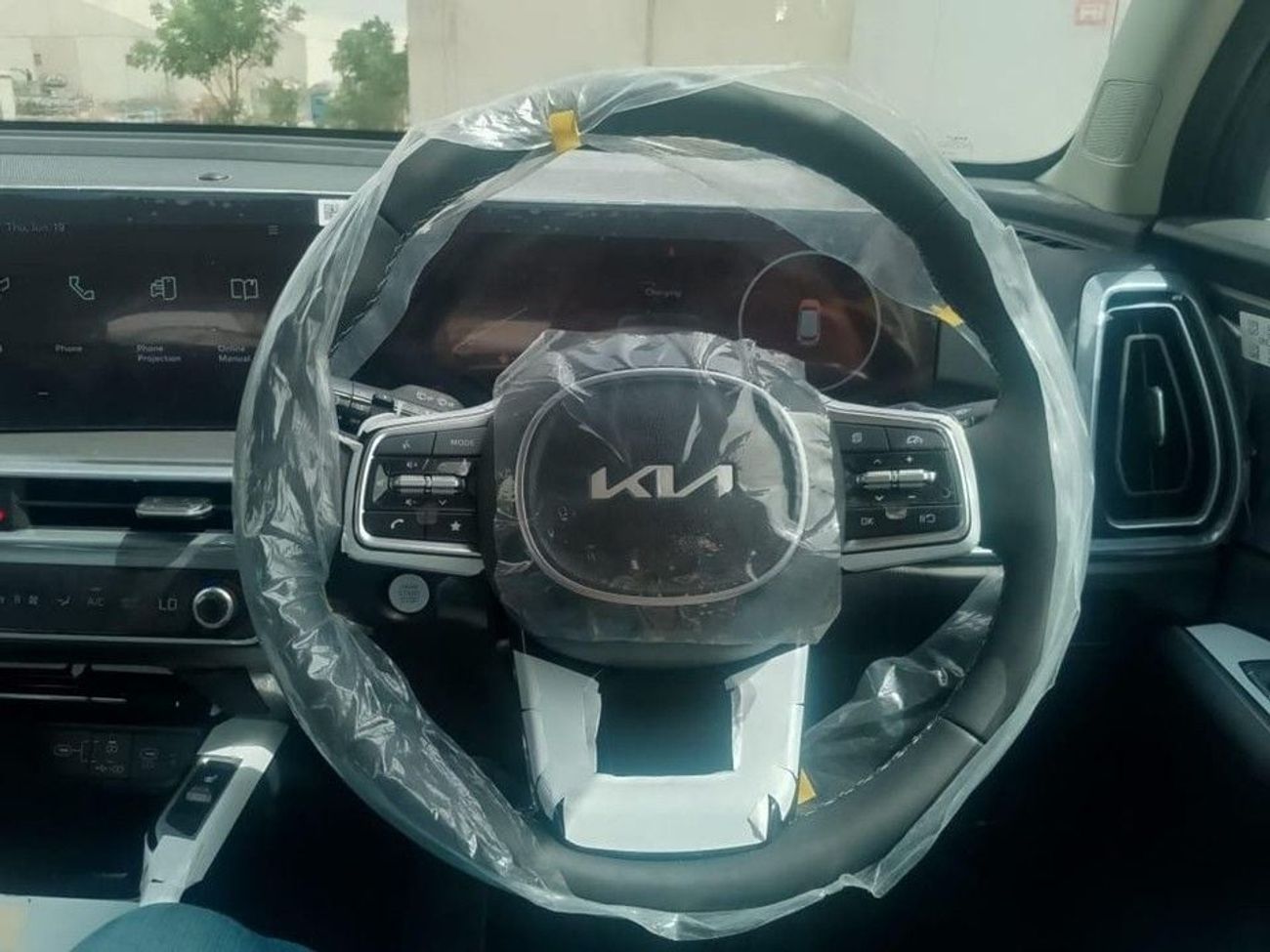 كيا سورينتو KIA SORENTO 1.6L FWD Petrol