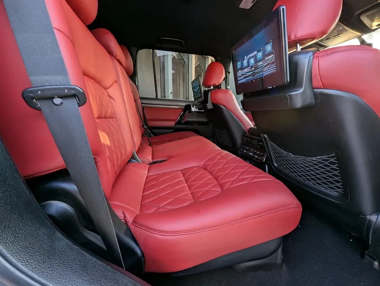تويوتا لاند كروزر GXR Facelifted With Interior and Exterior -GCC Specs - Well Maintained