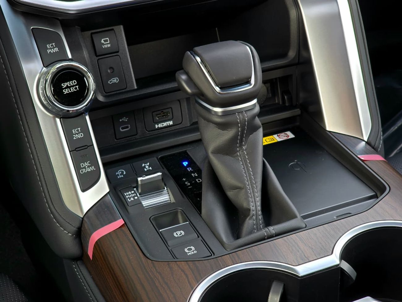 Toyota Land Cruiser LC300 VX 4.0 - HIGH OPTIONS - MEMORY SEAT - JBL SOUND SYSTEM - RADAR - 2025 MODEL - BLACK INSIDE BLA