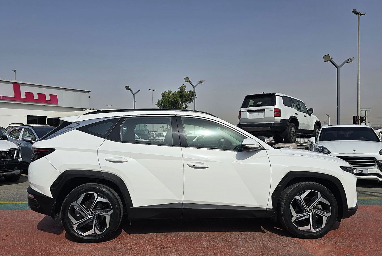 Hyundai Tucson 2.0L Smart (FWD) Used Hyundai Tucson Full Option  2.0L FWD SUV 5Doors GCC White Color 2022 Model