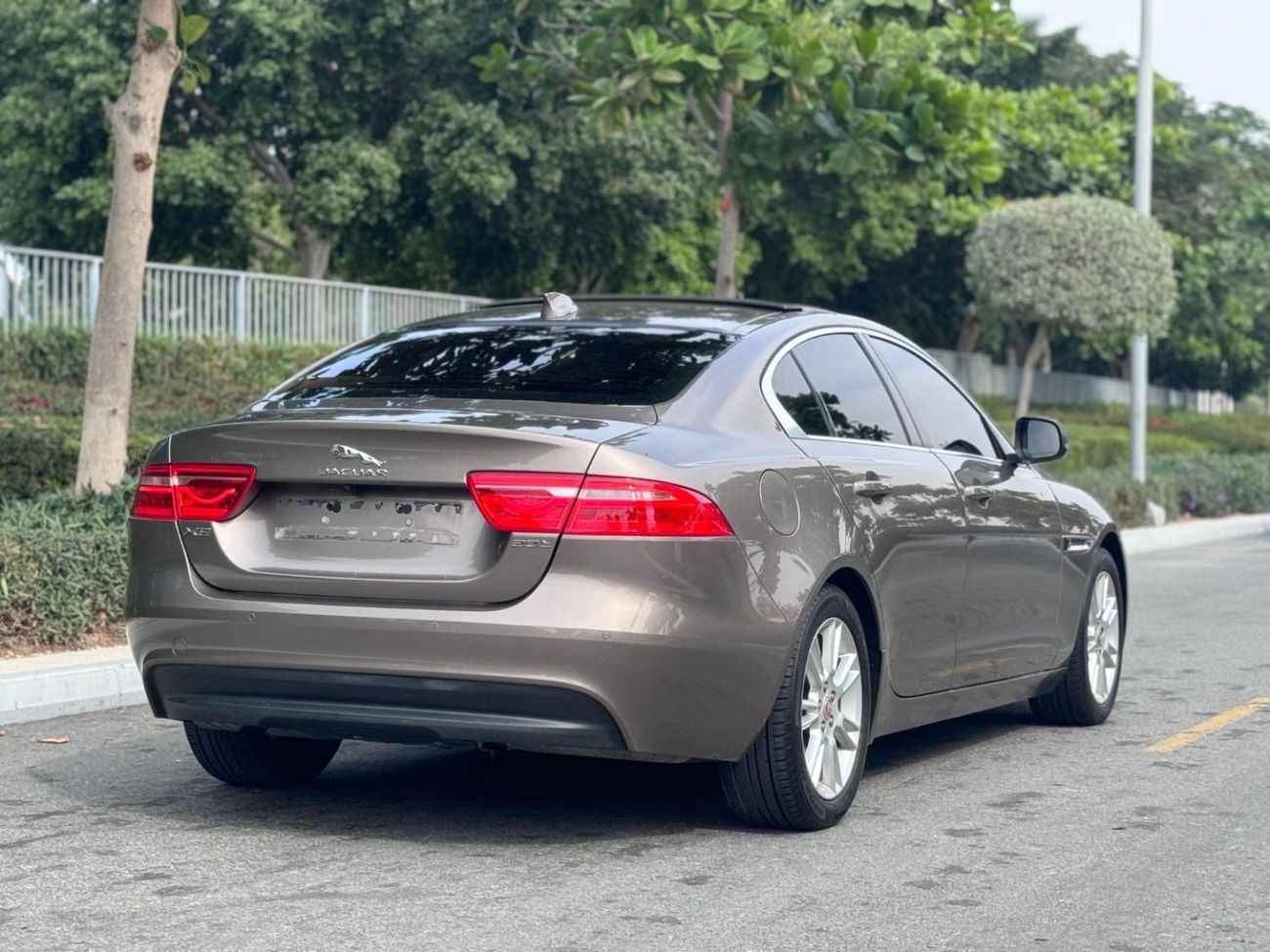 جاكوار XE HSE 2.0L (250 HP)