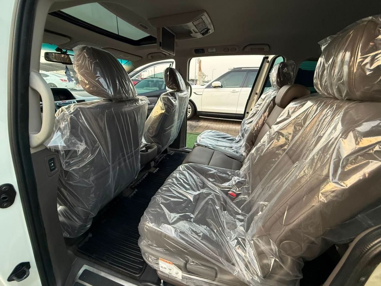 Honda Odyssey TOURING fully loaded in showroom condition