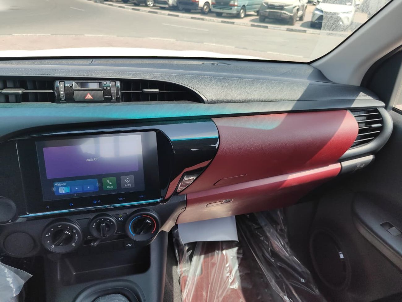 Toyota Hilux TOYOTA HILUX SINGLE CABIN 2.7L Petrol Manual Transmission 4X2