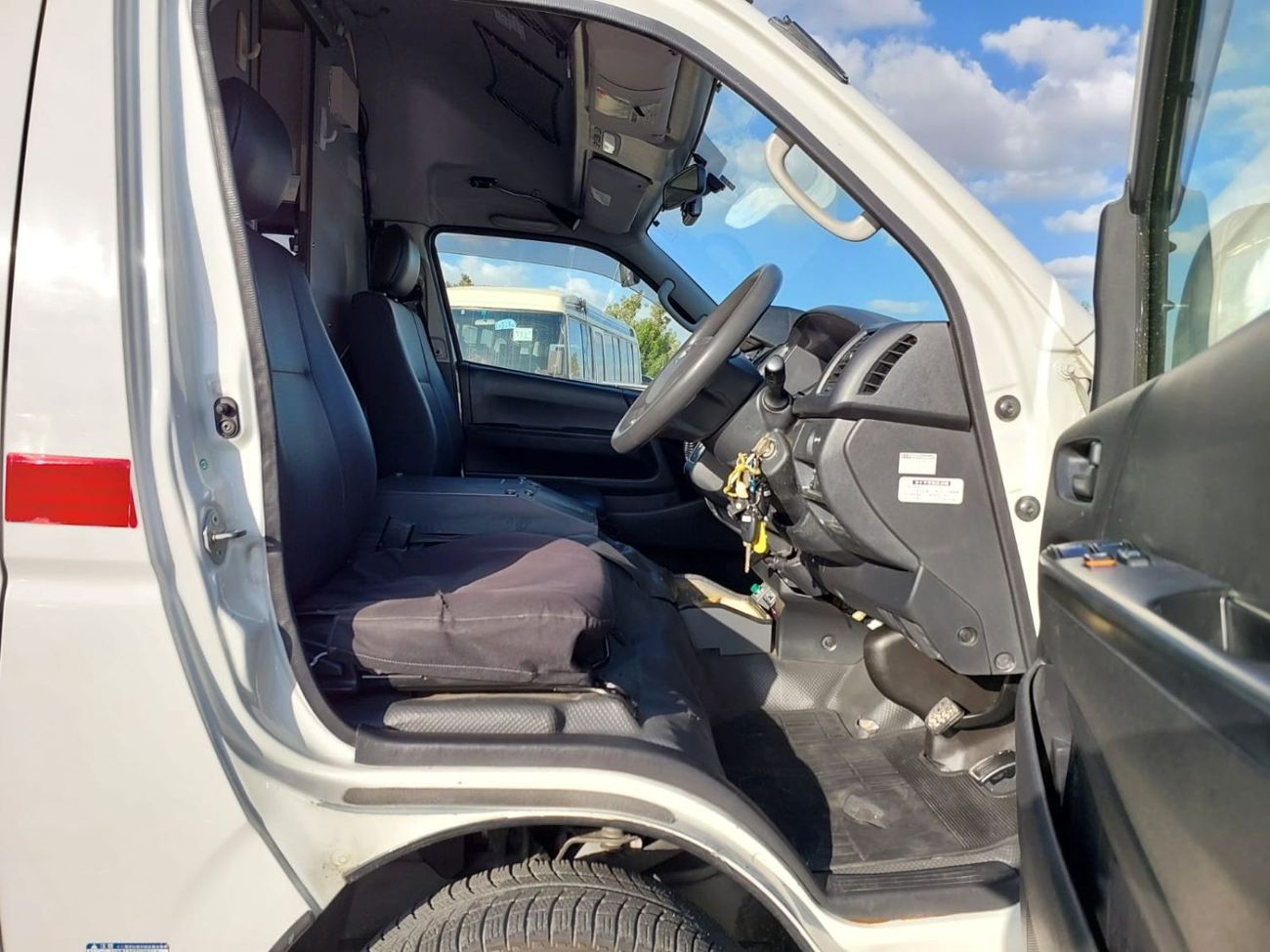 Toyota Hiace TOYOTA HIACE VAN RIGHT HAND DRIVE(PM14734)