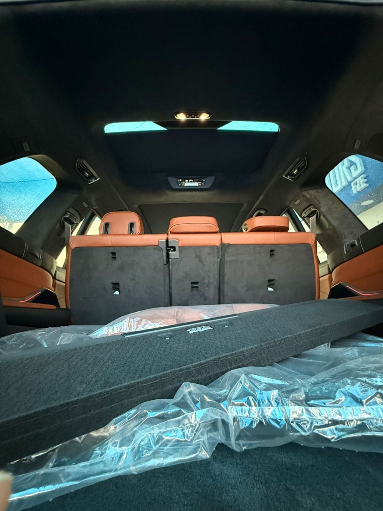 بي أم دبليو X7 The 2026 BMW X7 M60i xDrive is a full-size luxury performance SUV that blends V8 power, advanced tec