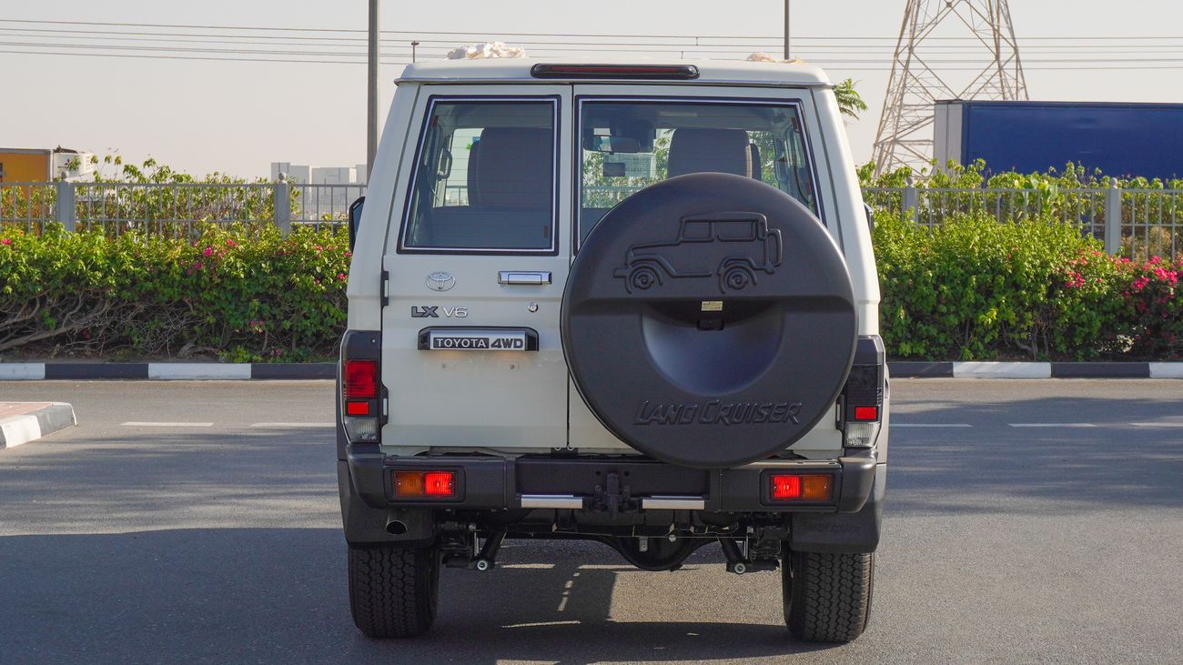 تويوتا لاند كروزر 70 LX 4.0L V6 A/T