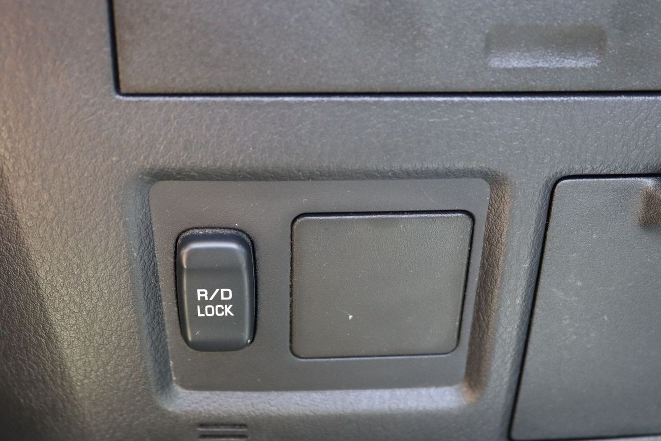 ميتسوبيشي باجيرو بلاتينوم خليجي - خاللية من الحوادث - مكينة 3800 سي سي - فل كامل - بحالة ممتازة من الداخل والخارج