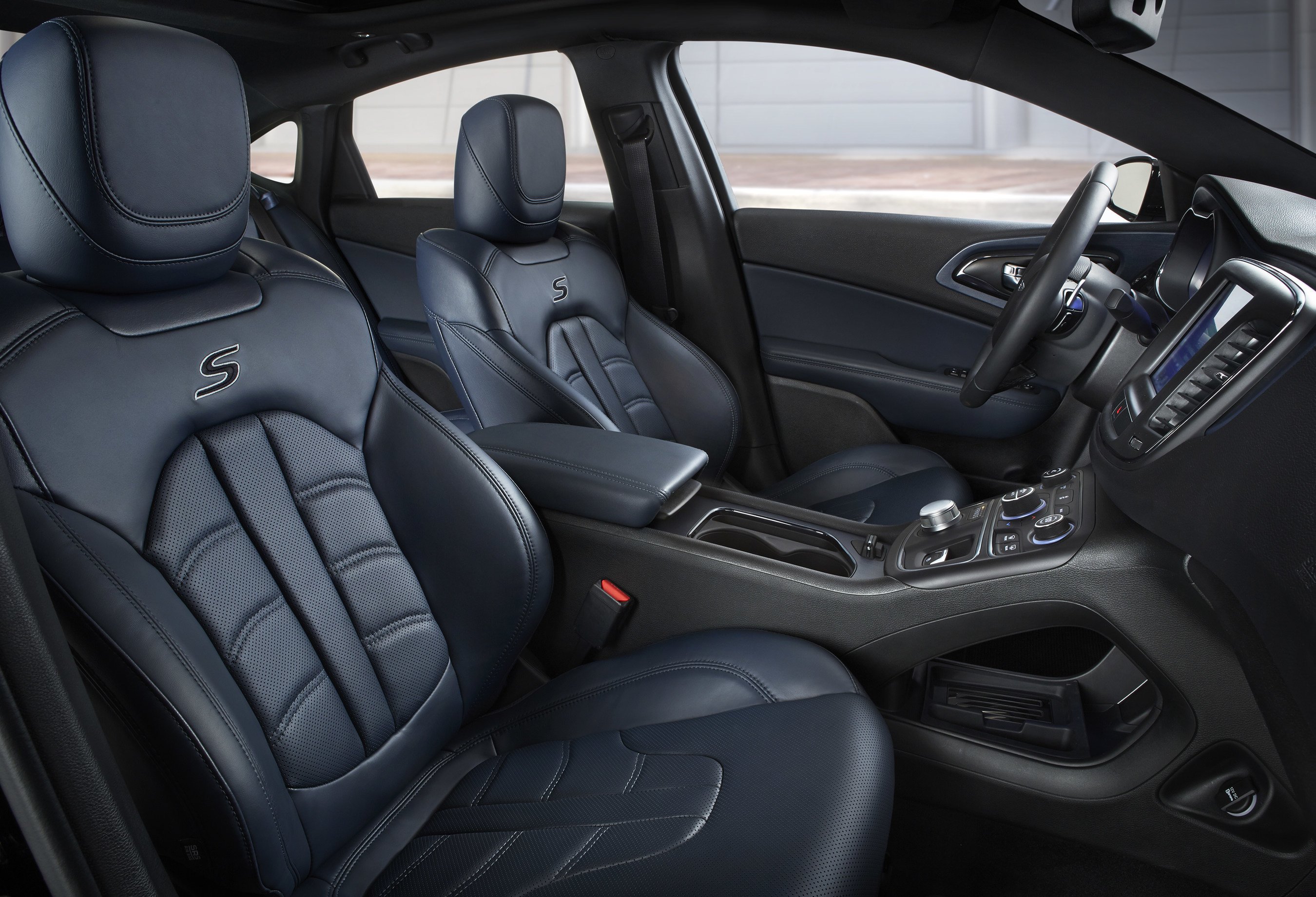 Chrysler 200 interior - Seats