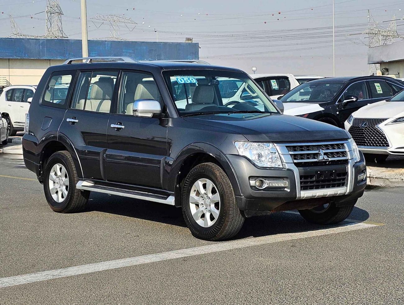 ميتسوبيشي باجيرو GLS 3.5/ 4WD/ DVD CAMERA/ LOW MILEAGE/ 861 MONTHLY /LOT#701811
