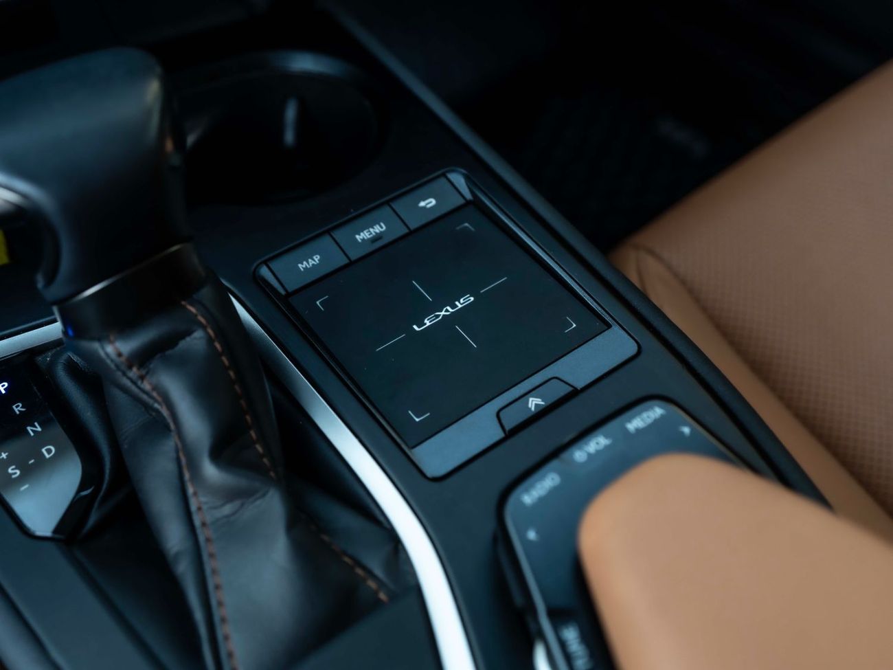 لكزس UX 250h UX250H HYBRID