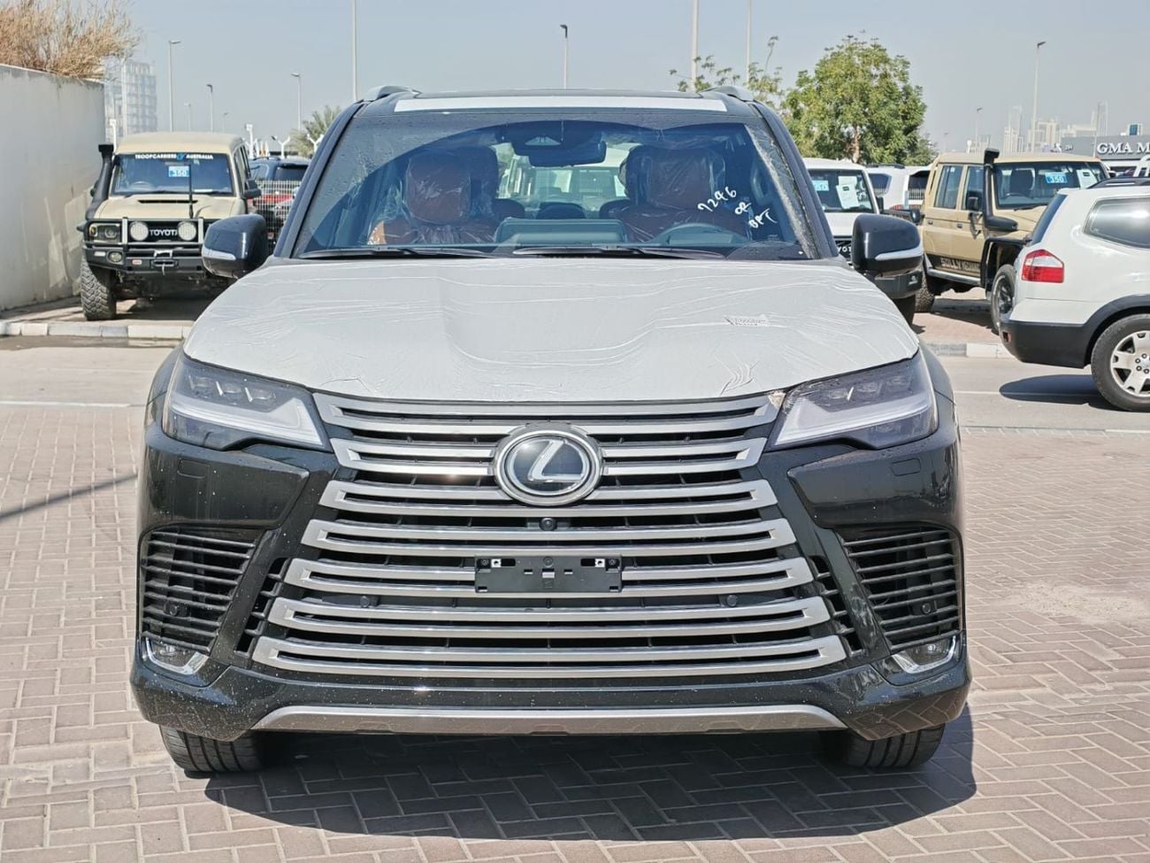 لكزس LX 600 VIP لكزس LX600 VIP موديل 2026 (4 مقاعد) محرك بنزين V6 ثنائي التيربو سعة 3.5 لتر، ناقل حركة أوتوماتيكي، د