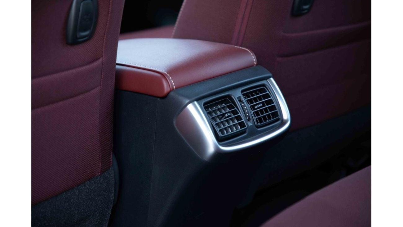 Toyota Hilux 2023 Toyota Hilux 4x4 DC 2.4 HI - Pearl White inside Maroon