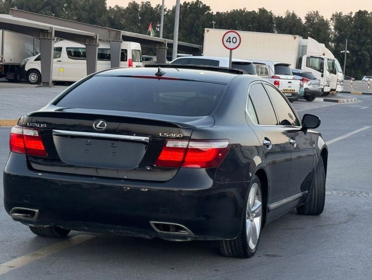 لكزس LS 460 In excellent condition and requires no expense