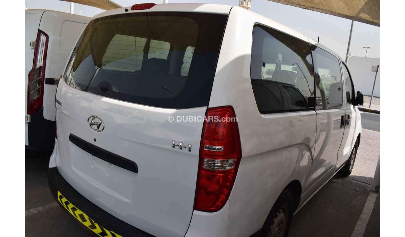 Hyundai H-1 Std Hyundai H-1 van 9 seater , model:2015. Excellent condition